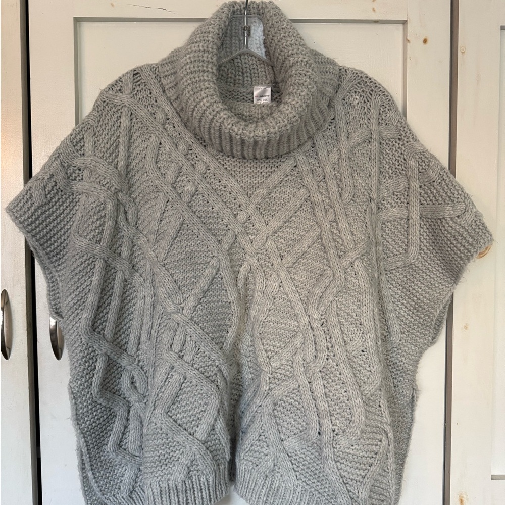 NWT Liz Claiborne Chunky Gray Cable Knit Turtleneck Poncho Sweater